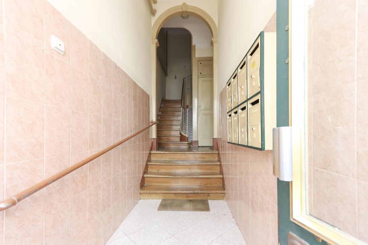 Red Almirante By Homing Apartment Lisbon Bagian luar foto