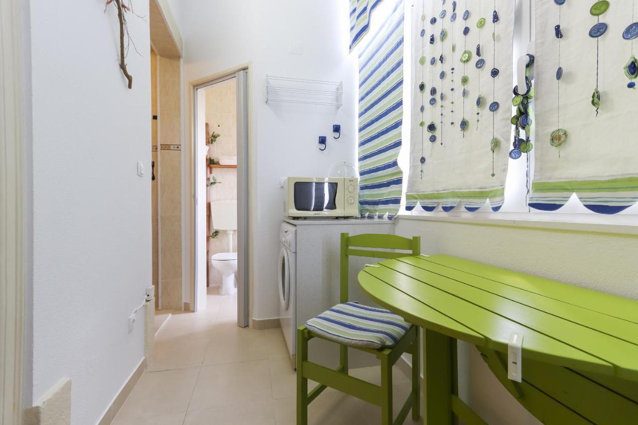 Red Almirante By Homing Apartment Lisbon Bagian luar foto